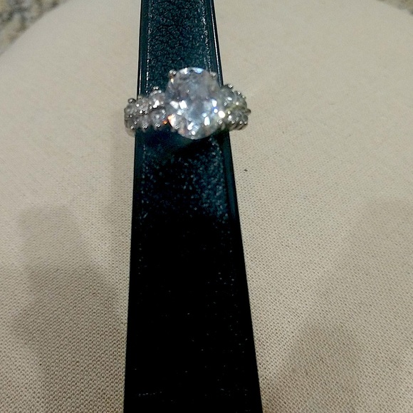 Beautiful Designed Simulated Diamond & Silver Ring.  Size 8 - Picture 8 of 8